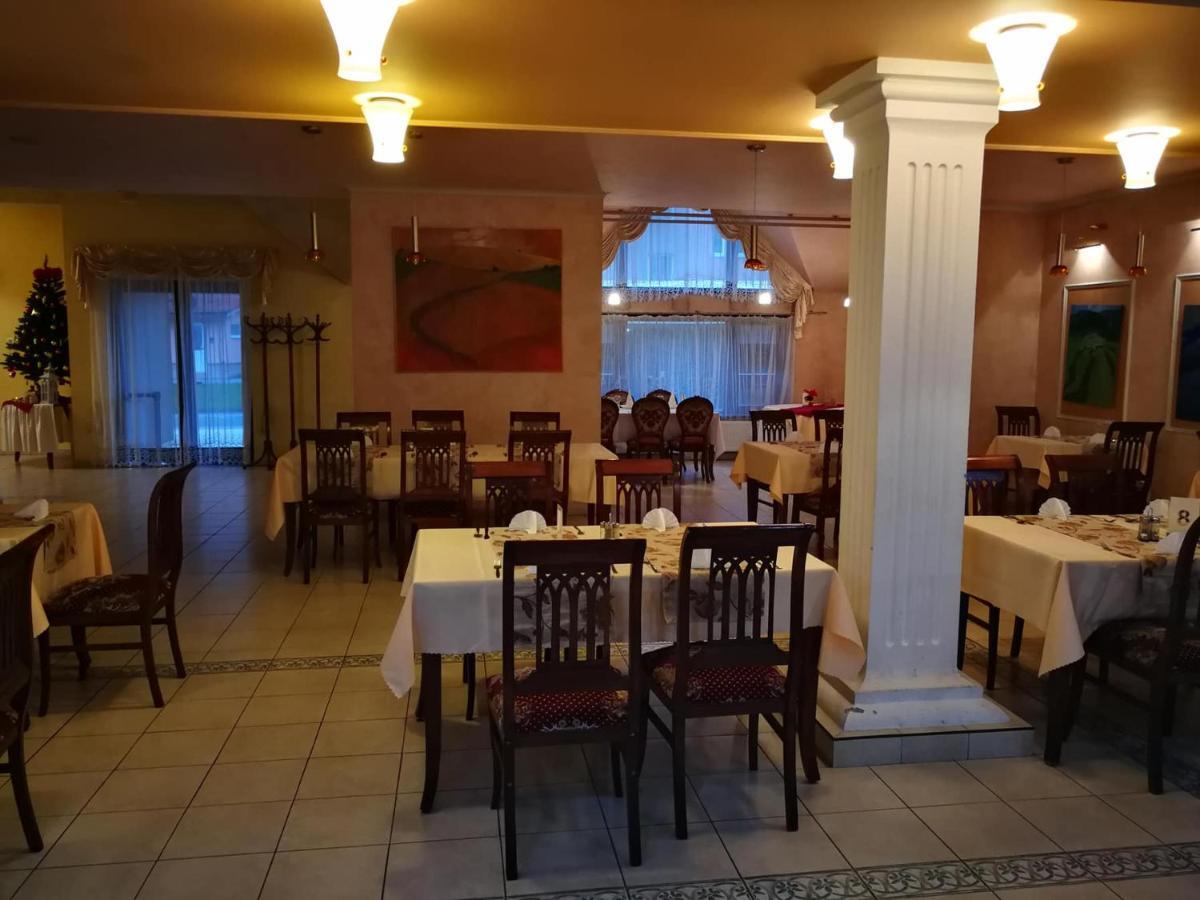 Hotel Mladost Lipany Eksteriør billede