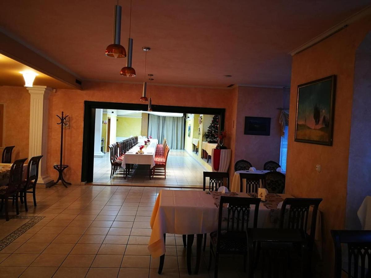 Hotel Mladost Lipany Eksteriør billede