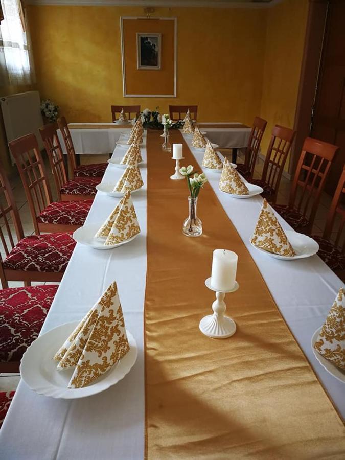 Hotel Mladost Lipany Eksteriør billede