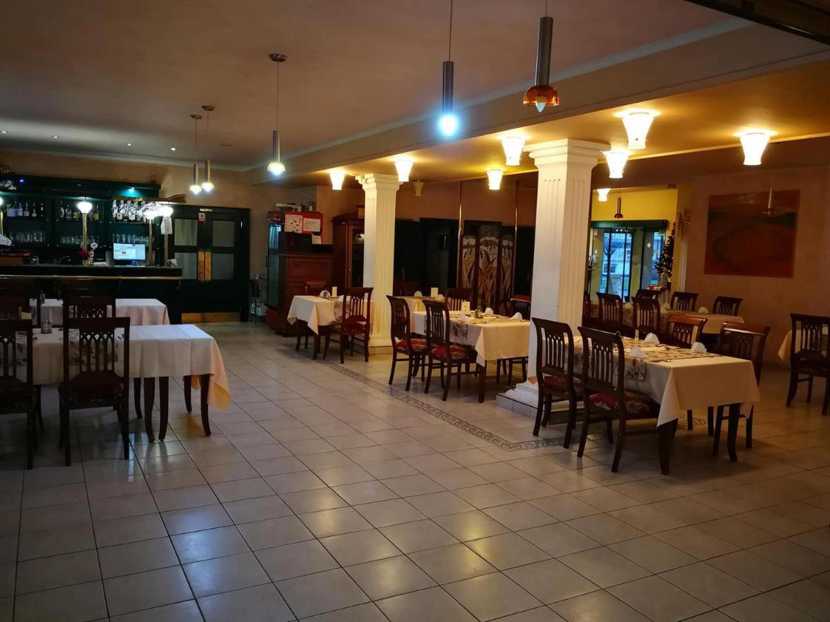Hotel Mladost Lipany Eksteriør billede